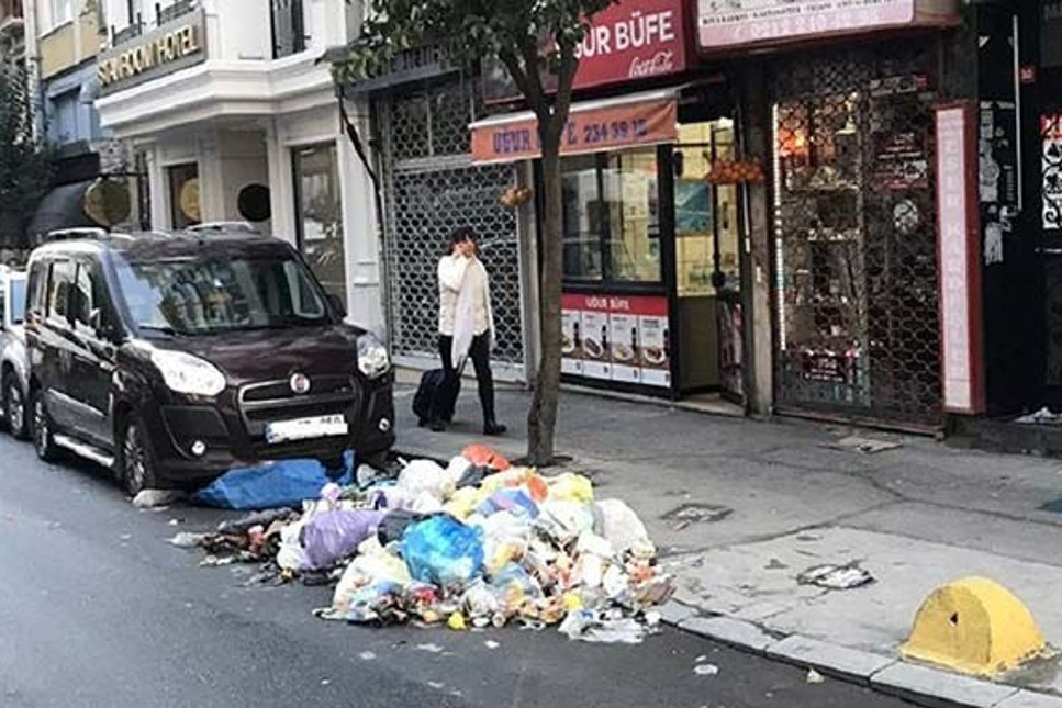 Şişli'de işçiler 5400 TL maaş alıyorlar: Ödemeler aksayınca çöpler sokak ortasında kaldı